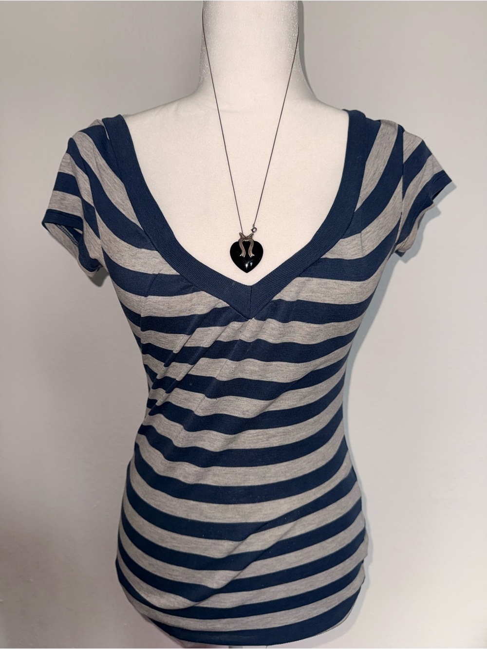 183. Navy and gray striped v-neck top size medium